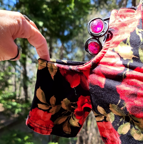 Gorgeous handmade VERY stretchy cold shoulder black rose top szS - Picture 3 of 5